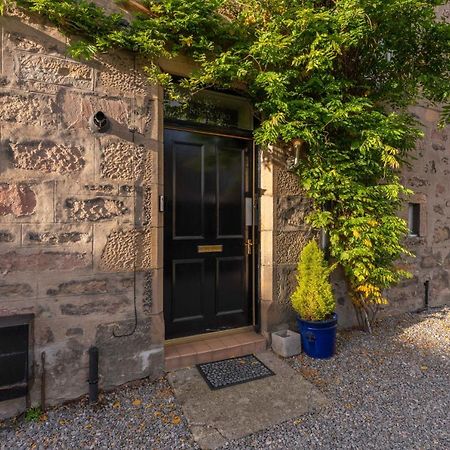 Luxury Inverness Central Apartment Private Parking Bagian luar foto