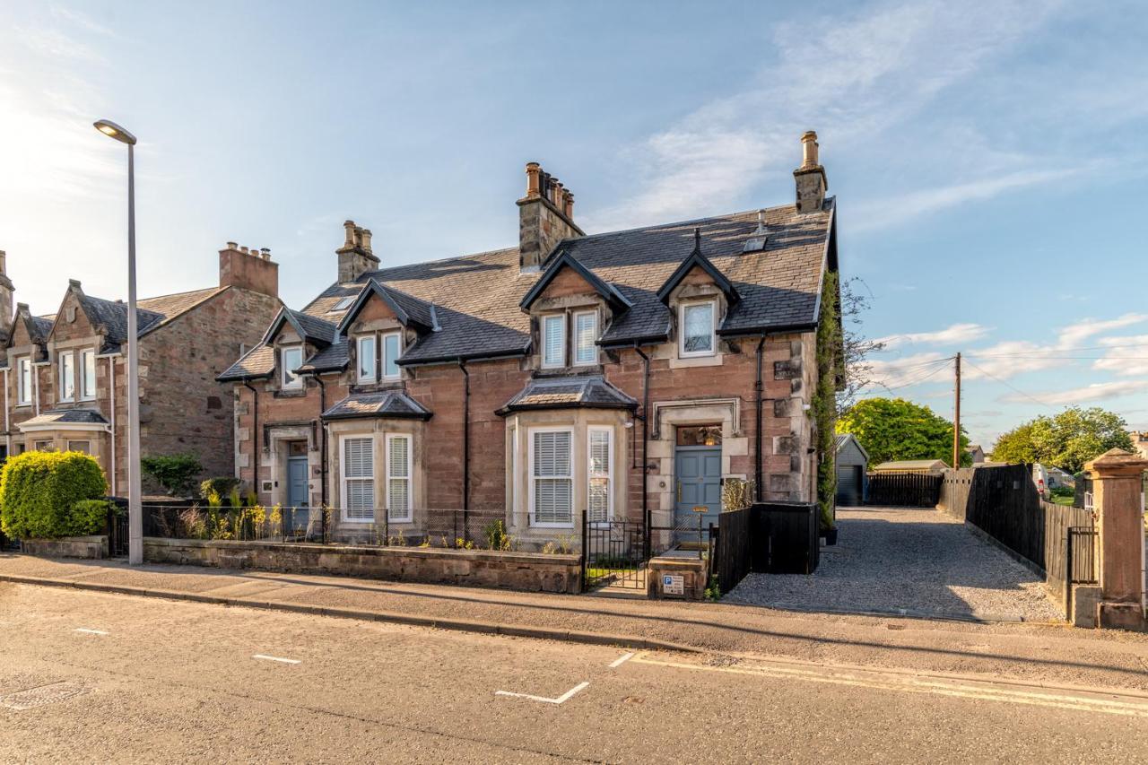 Luxury Inverness Central Apartment Private Parking Bagian luar foto
