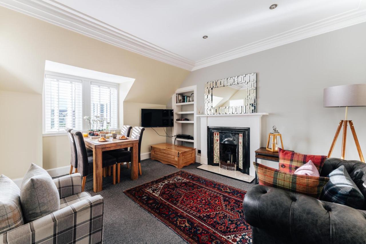 Luxury Inverness Central Apartment Private Parking Bagian luar foto