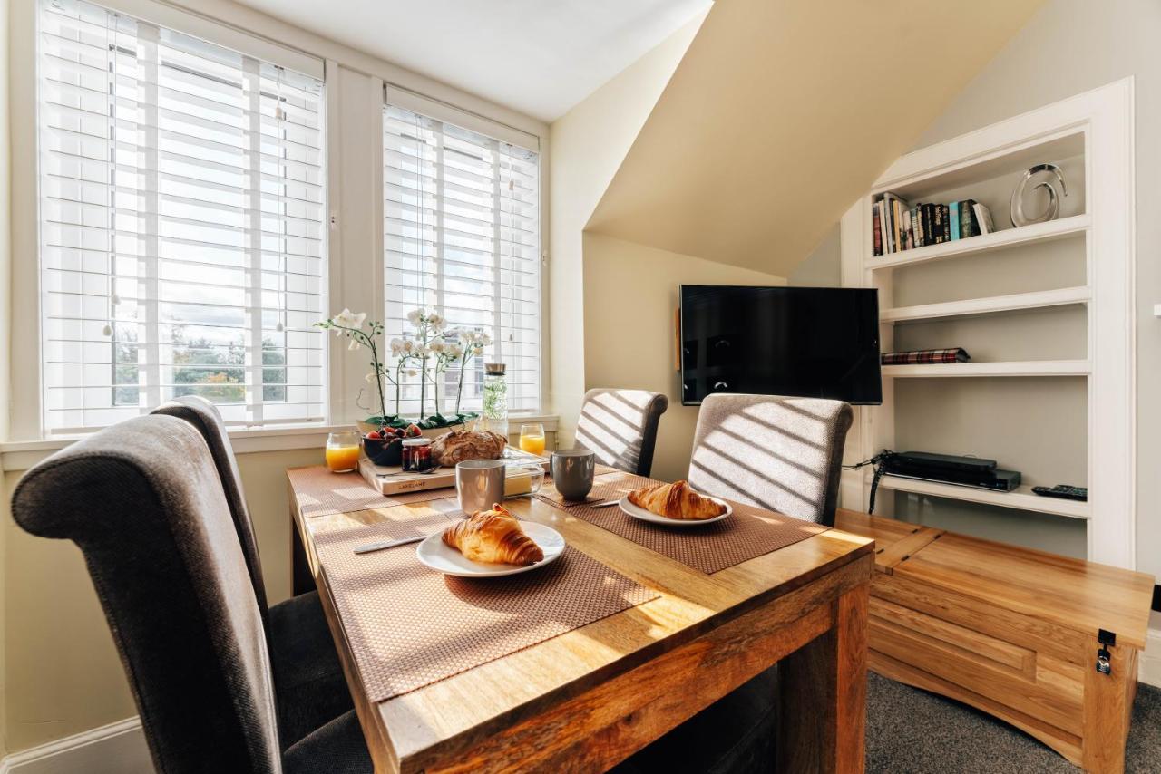 Luxury Inverness Central Apartment Private Parking Bagian luar foto