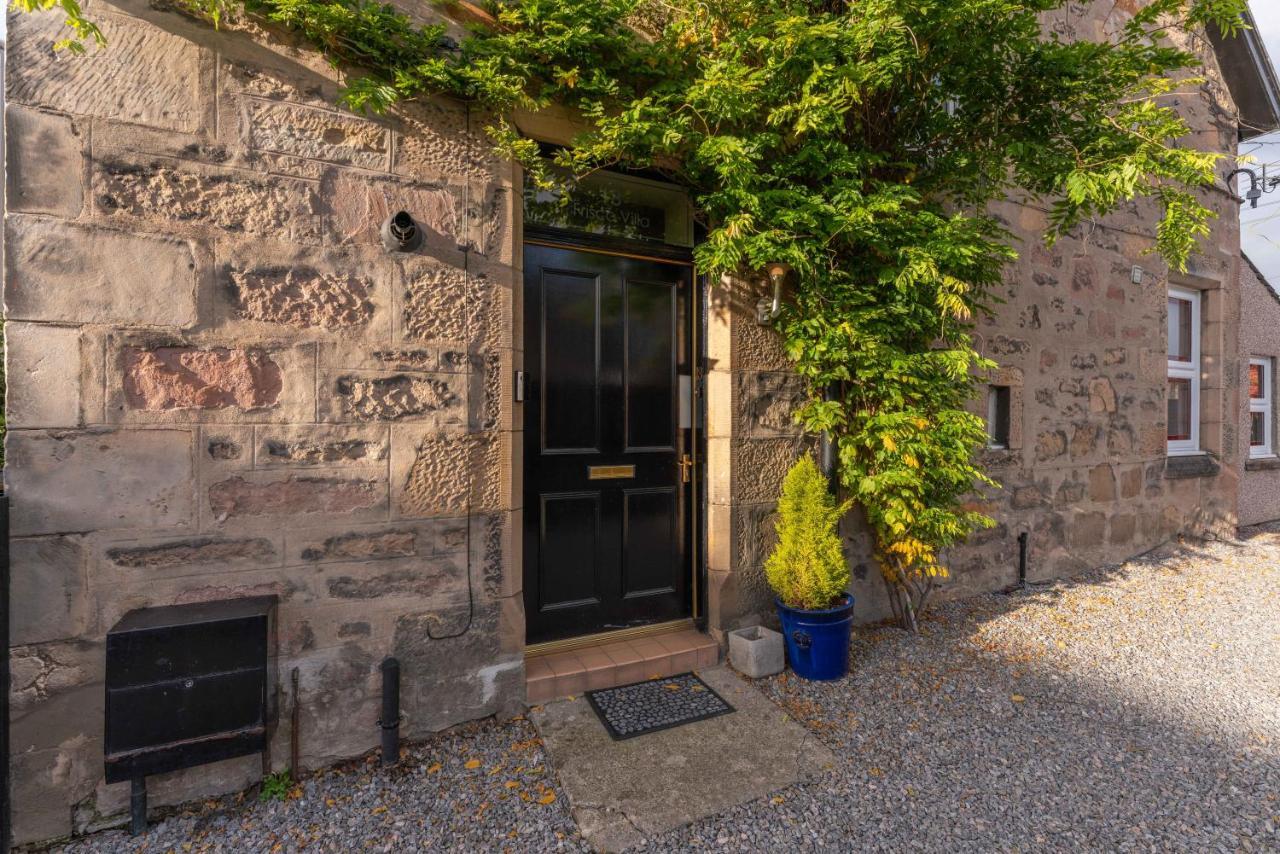 Luxury Inverness Central Apartment Private Parking Bagian luar foto