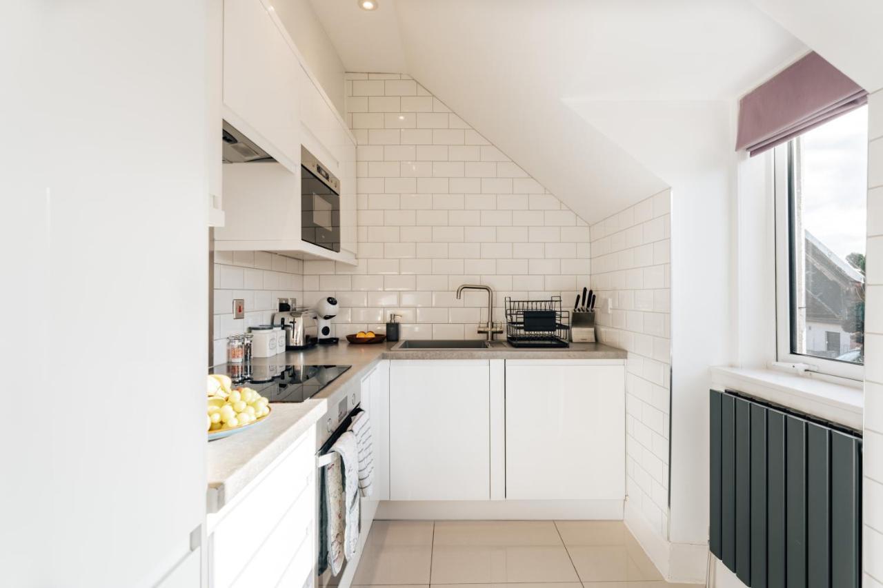 Luxury Inverness Central Apartment Private Parking Bagian luar foto