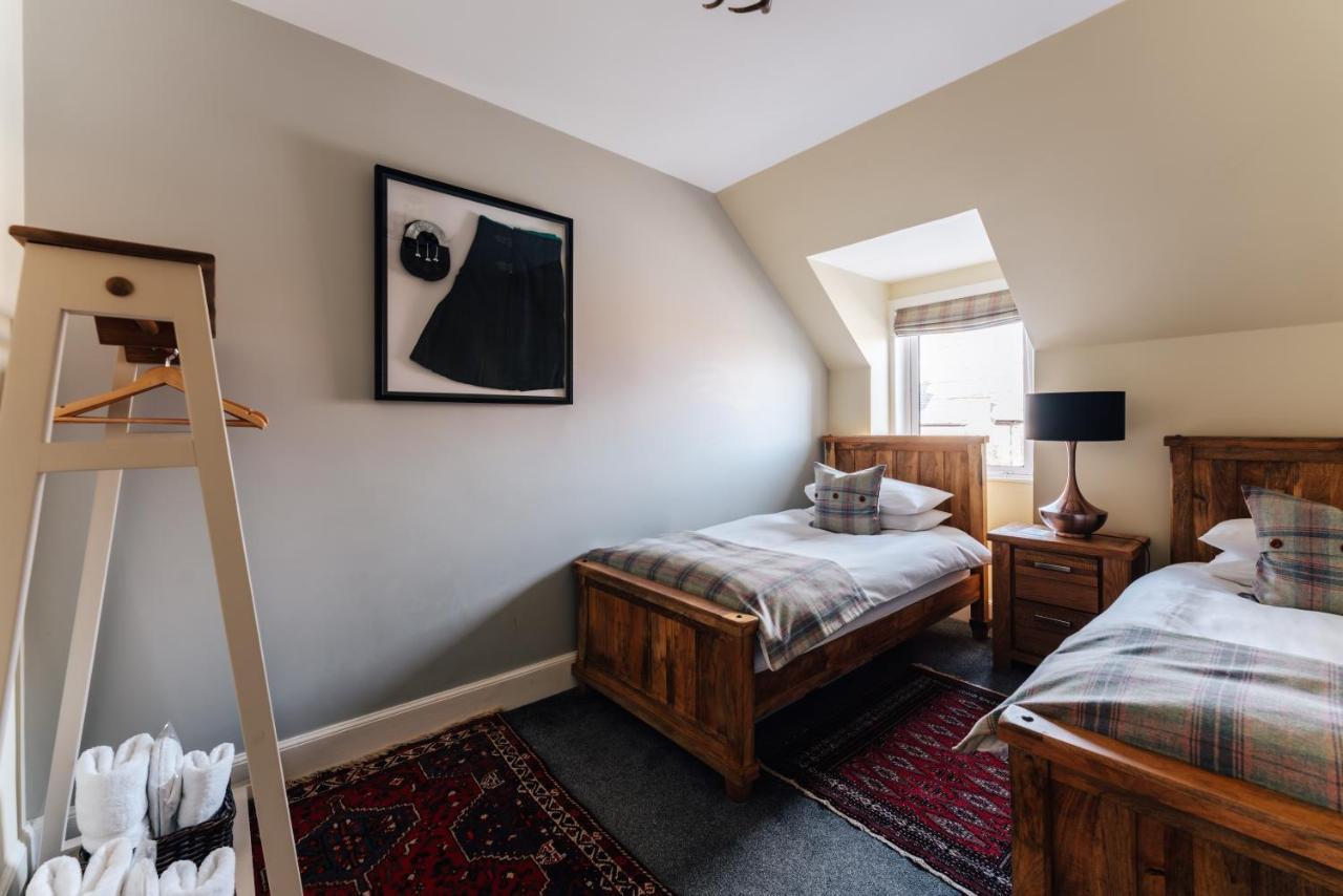 Luxury Inverness Central Apartment Private Parking Bagian luar foto