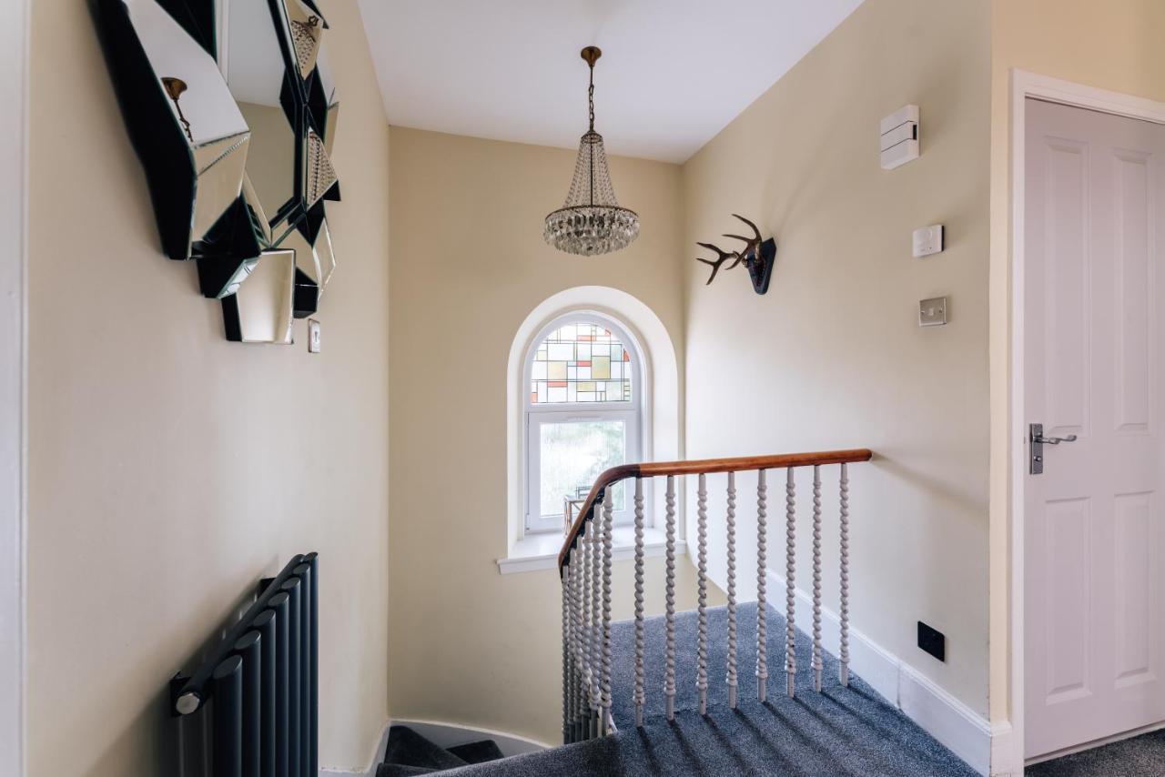 Luxury Inverness Central Apartment Private Parking Bagian luar foto